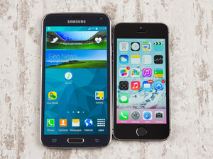 Samsung-Galaxy-S5-vs-Apple-iPhone-5s-01(2).jpg